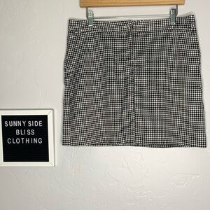 Izod Perform Black and White Houndstooth Print Golf Skort Size 8